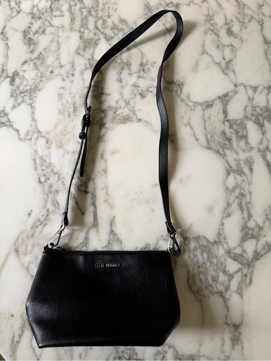 Steve Madden Handbags - NWOT Steve Madden Black Leather Crossbody Bag Adjustable Strap Zip Top Purse